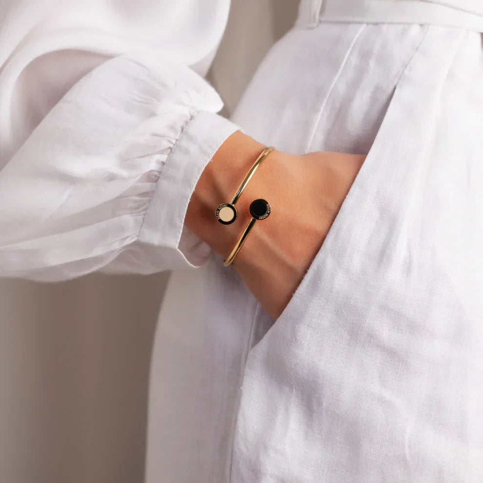 OCEAN BEIGE AND BLACK CHIPS BANGLE