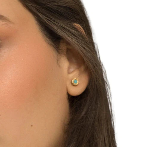 SEACAP TURQUOISE CHIP STUD EARRINGS