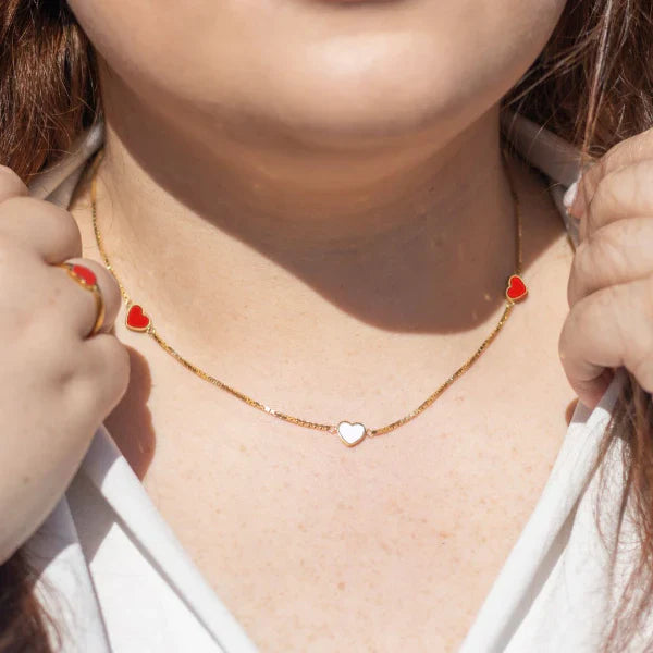 AMARE RED AND WHITE CHIPS TRIO NECKLACE