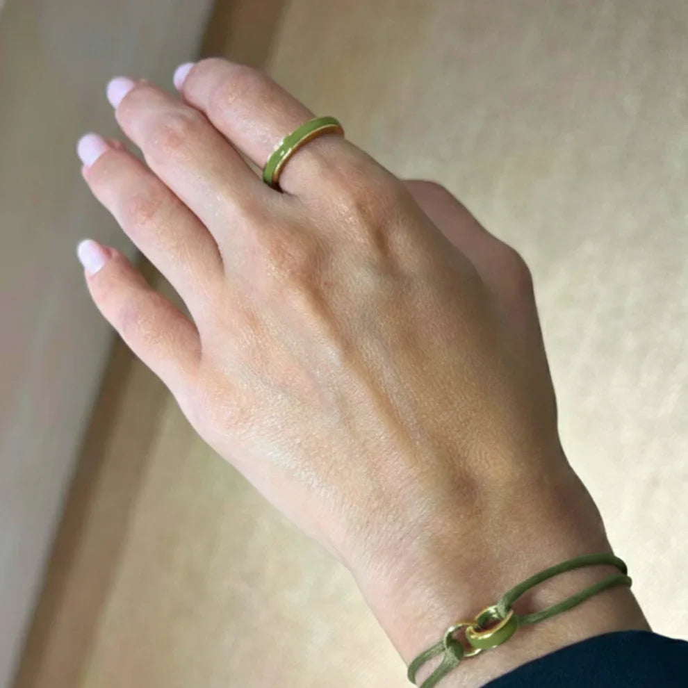 WEWA SINGLE OLIVE GREEN RING